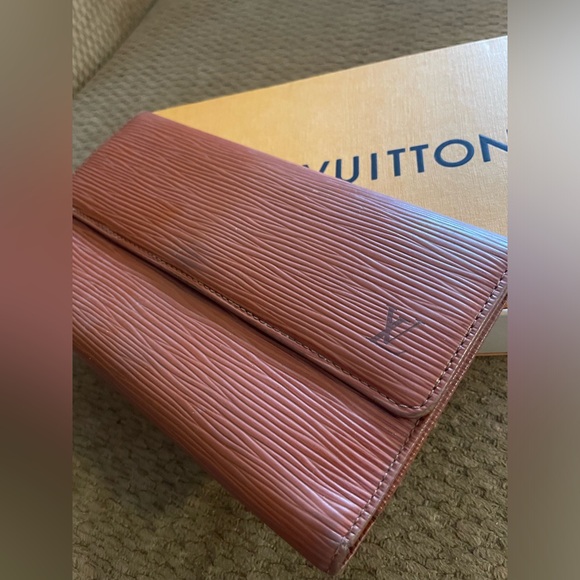 Louis Vuitton Epi Leather long wallet with the LV Box - cognac w/ snap closure - Picture 9 of 13